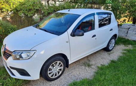 Renault Sandero II рестайлинг, 2019 год, 980 000 рублей, 2 фотография