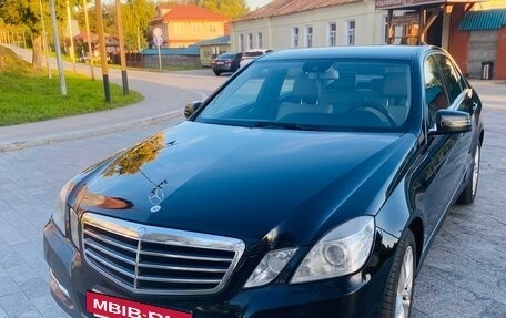 Mercedes-Benz E-Класс, 2010 год, 1 219 000 рублей, 2 фотография