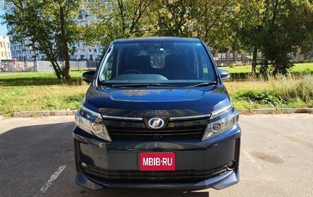 Toyota Voxy III, 2015 год, 2 100 000 рублей, 1 фотография
