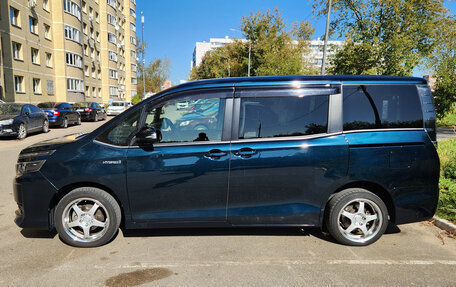 Toyota Voxy III, 2015 год, 2 100 000 рублей, 2 фотография