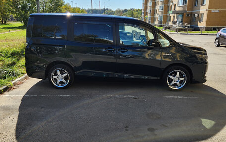Toyota Voxy III, 2015 год, 2 100 000 рублей, 3 фотография