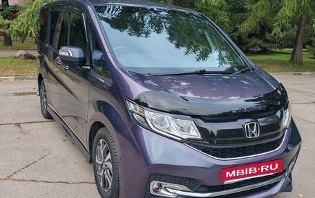 Honda Stepwgn IV, 2017 год, 2 300 000 рублей, 2 фотография