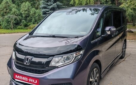 Honda Stepwgn IV, 2017 год, 2 300 000 рублей, 3 фотография