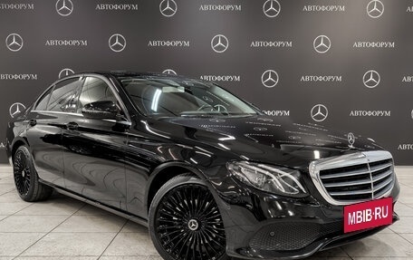Mercedes-Benz E-Класс, 2019 год, 3 210 000 рублей, 3 фотография