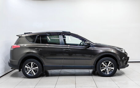 Toyota RAV4, 2018 год, 2 390 000 рублей, 5 фотография