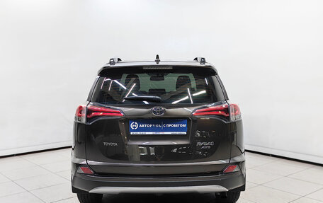 Toyota RAV4, 2018 год, 2 390 000 рублей, 4 фотография