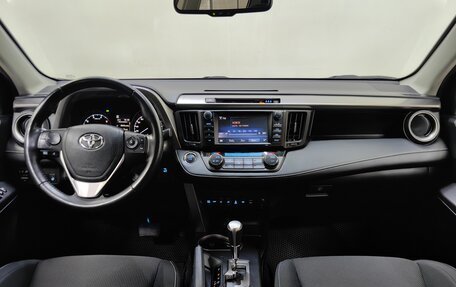 Toyota RAV4, 2018 год, 2 390 000 рублей, 12 фотография