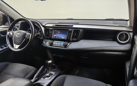 Toyota RAV4, 2018 год, 2 390 000 рублей, 13 фотография
