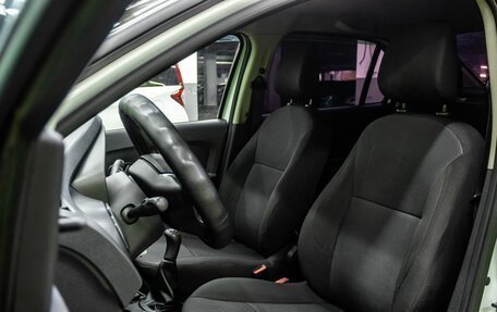 Renault Logan II, 2019 год, 900 000 рублей, 12 фотография