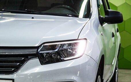 Renault Logan II, 2019 год, 900 000 рублей, 10 фотография
