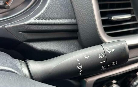 Toyota Yaris XP150 рестайлинг, 2021 год, 1 250 000 рублей, 13 фотография