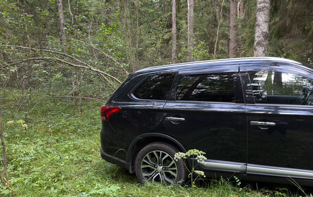 Mitsubishi Outlander III рестайлинг 3, 2015 год, 1 850 000 рублей, 3 фотография