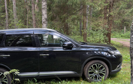 Mitsubishi Outlander III рестайлинг 3, 2015 год, 1 850 000 рублей, 5 фотография