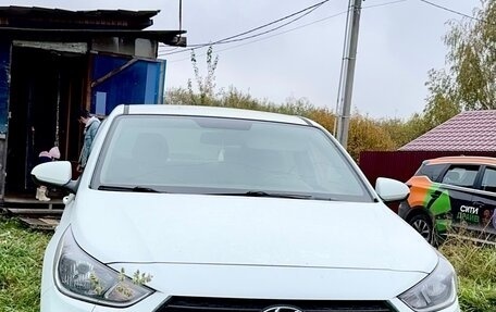 Hyundai Solaris II рестайлинг, 2018 год, 1 000 000 рублей, 3 фотография