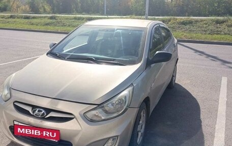 Hyundai Solaris II рестайлинг, 2011 год, 650 000 рублей, 8 фотография