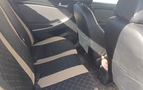 Hyundai Solaris II рестайлинг, 2011 год, 650 000 рублей, 12 фотография