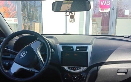 Hyundai Solaris II рестайлинг, 2011 год, 650 000 рублей, 13 фотография