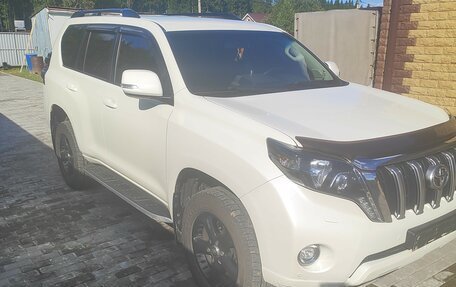 Toyota Land Cruiser Prado 150 рестайлинг 2, 2017 год, 4 200 000 рублей, 3 фотография