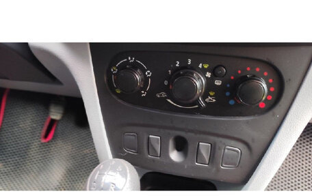 Renault Sandero II рестайлинг, 2015 год, 380 000 рублей, 5 фотография