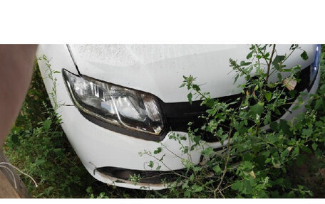 Renault Sandero II рестайлинг, 2015 год, 380 000 рублей, 2 фотография