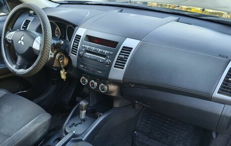 Mitsubishi Outlander III рестайлинг 3, 2010 год, 720 000 рублей, 16 фотография