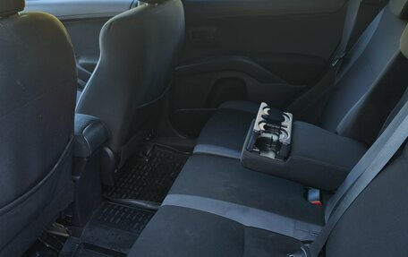 Mitsubishi Outlander III рестайлинг 3, 2010 год, 720 000 рублей, 20 фотография