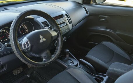 Mitsubishi Outlander III рестайлинг 3, 2010 год, 720 000 рублей, 19 фотография