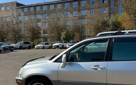 Lexus RX IV рестайлинг, 2001 год, 750 000 рублей, 6 фотография