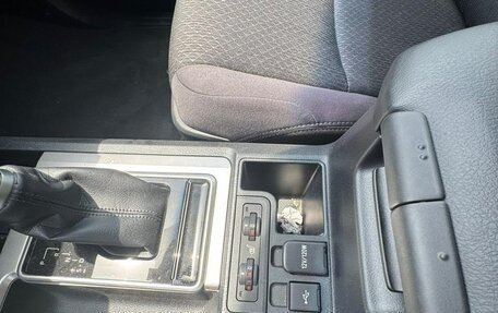 Toyota Land Cruiser Prado 150 рестайлинг 2, 2022 год, 6 190 000 рублей, 11 фотография