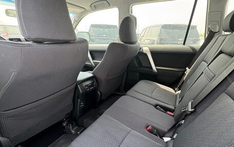 Toyota Land Cruiser Prado 150 рестайлинг 2, 2022 год, 6 190 000 рублей, 13 фотография