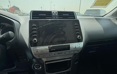 Toyota Land Cruiser Prado 150 рестайлинг 2, 2022 год, 6 190 000 рублей, 8 фотография