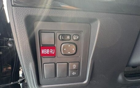 Toyota Land Cruiser Prado 150 рестайлинг 2, 2022 год, 6 190 000 рублей, 10 фотография