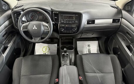 Mitsubishi Outlander III рестайлинг 3, 2014 год, 1 195 000 рублей, 11 фотография