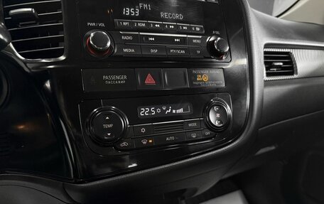 Mitsubishi Outlander III рестайлинг 3, 2014 год, 1 195 000 рублей, 16 фотография