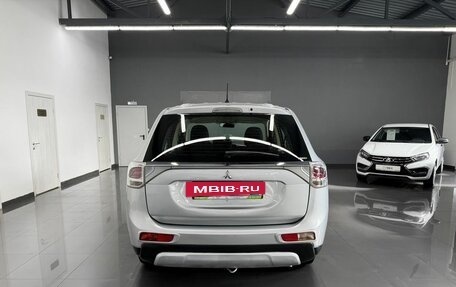 Mitsubishi Outlander III рестайлинг 3, 2014 год, 1 195 000 рублей, 4 фотография