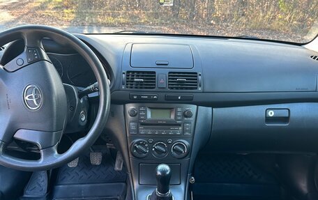 Toyota Avensis III рестайлинг, 2006 год, 690 000 рублей, 12 фотография
