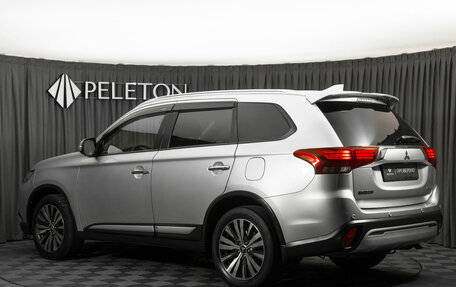 Mitsubishi Outlander III рестайлинг 3, 2019 год, 2 540 000 рублей, 4 фотография