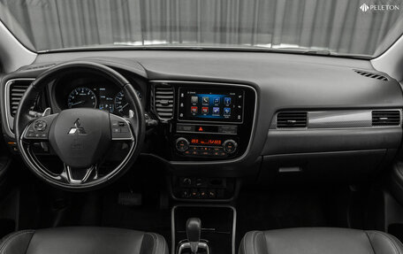 Mitsubishi Outlander III рестайлинг 3, 2019 год, 2 540 000 рублей, 10 фотография