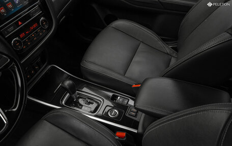 Mitsubishi Outlander III рестайлинг 3, 2019 год, 2 540 000 рублей, 19 фотография