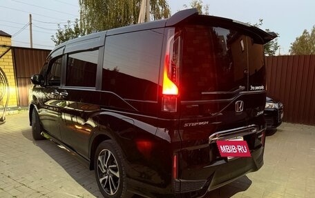 Honda Stepwgn IV, 2018 год, 2 300 000 рублей, 2 фотография