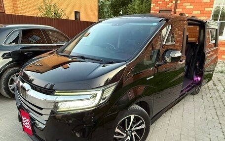 Honda Stepwgn IV, 2018 год, 2 300 000 рублей, 4 фотография