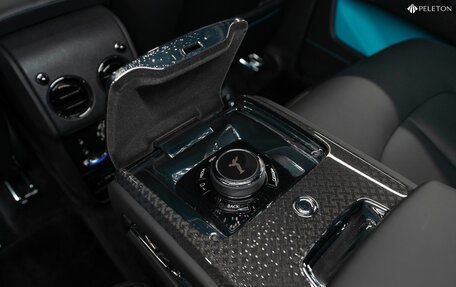 Rolls-Royce Cullinan, 2024 год, 56 000 000 рублей, 17 фотография