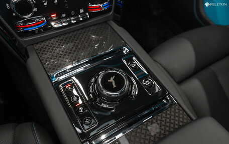 Rolls-Royce Cullinan, 2024 год, 56 000 000 рублей, 40 фотография