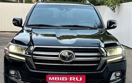 Toyota Land Cruiser 200, 2018 год, 6 900 000 рублей, 2 фотография