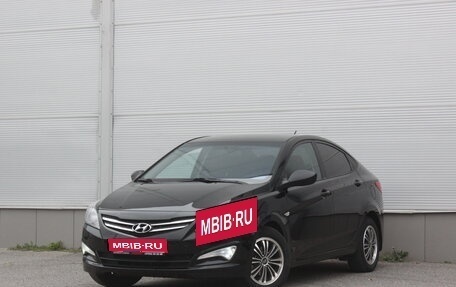 Hyundai Solaris II рестайлинг, 2015 год, 897 000 рублей, 1 фотография