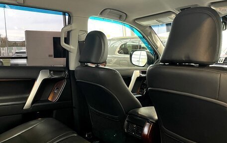 Toyota Land Cruiser Prado 150 рестайлинг 2, 2016 год, 4 500 000 рублей, 26 фотография