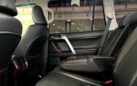 Toyota Land Cruiser Prado 150 рестайлинг 2, 2016 год, 4 500 000 рублей, 28 фотография