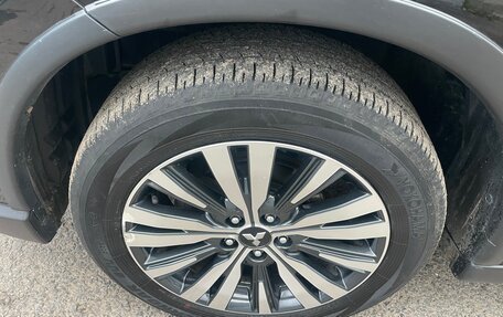 Mitsubishi Outlander III рестайлинг 3, 2021 год, 2 490 000 рублей, 12 фотография