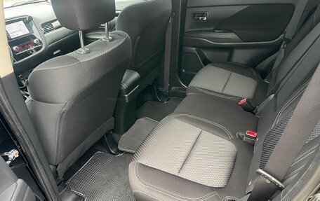 Mitsubishi Outlander III рестайлинг 3, 2021 год, 2 490 000 рублей, 11 фотография