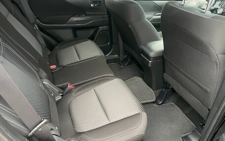 Mitsubishi Outlander III рестайлинг 3, 2021 год, 2 490 000 рублей, 10 фотография